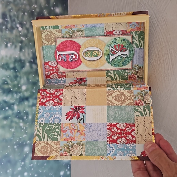 Punch Studio PEACE JOY Christmas Holiday keepsake box faux book magnetic closure - Picture 2 of 10